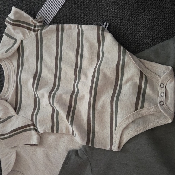 Splendid Onsie Set - Picture 2 of 7